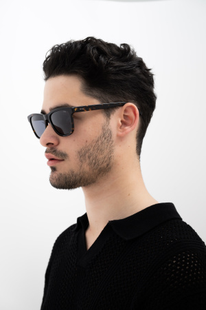 SALE Солнцезащитные очки INVU IP22505B с чехлом 20057