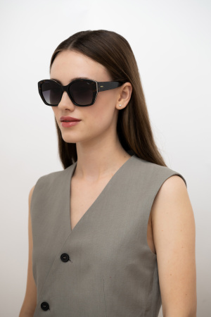 SALE Солнцезащитные очки INVU IB22430B с чехлом 20201