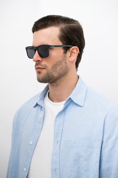 Солнцезащитные очки INVU IB22467A с чехлом 20201